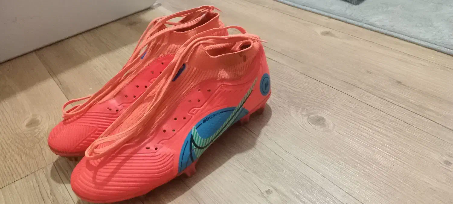 استک فوتبالی|کیف، کفش، کمربند|ری, جوانمرد قصاب|دیوار