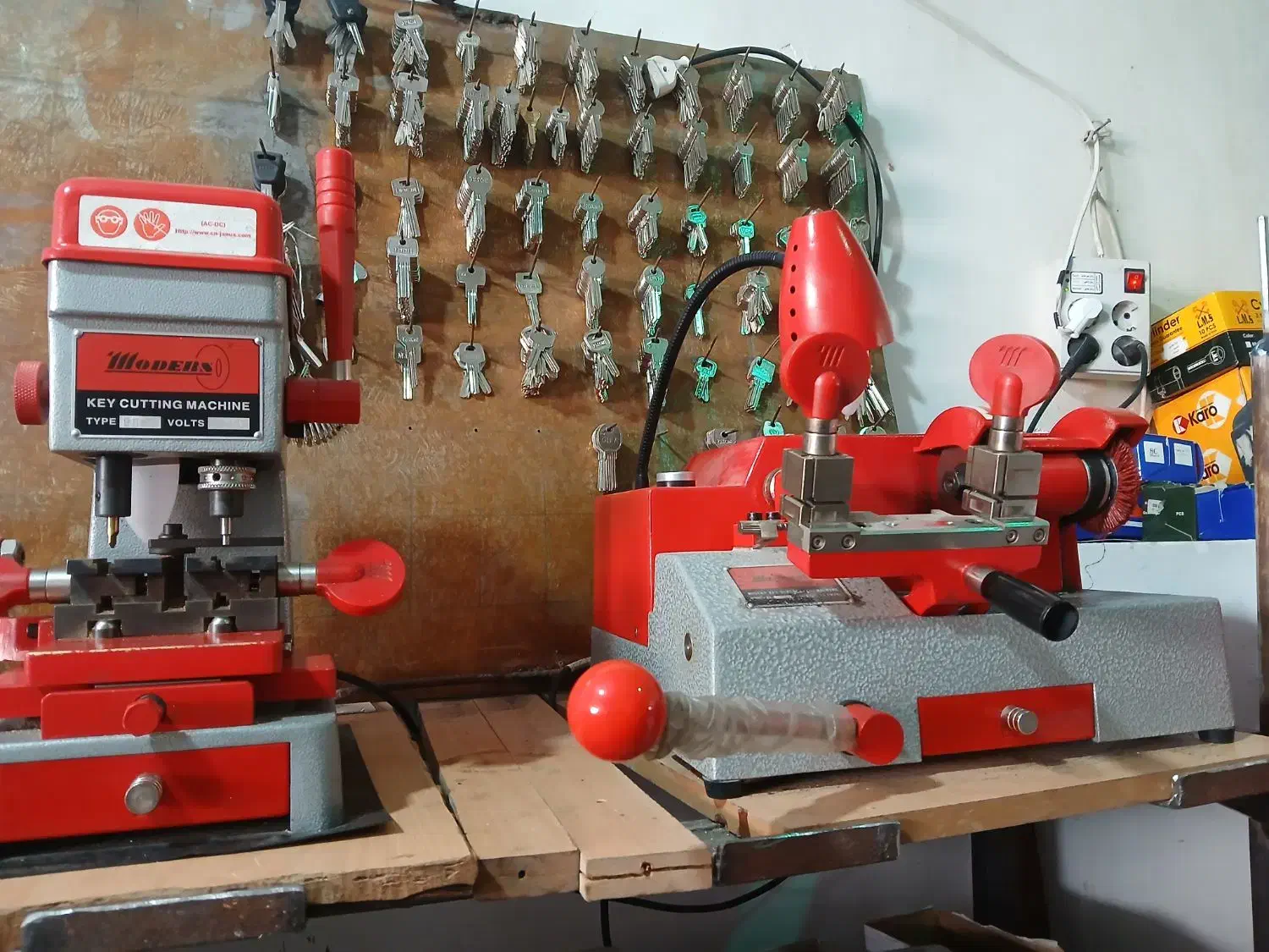 کلیدسازی شبانه روزی|خدمات پیشه و مهارت|هشتگرد, شهرک بعثت|دیوار