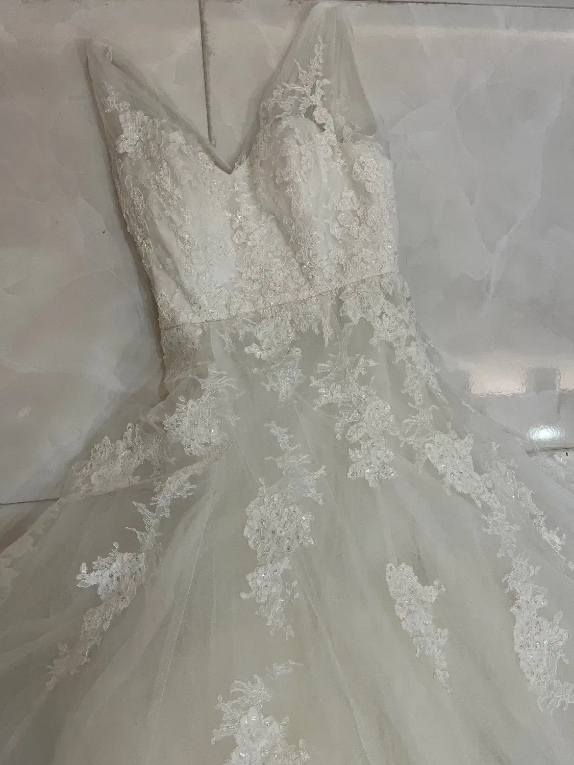 لباس عروس برند اروپایی|لباس|رشت, سعدی (تختی)|دیوار