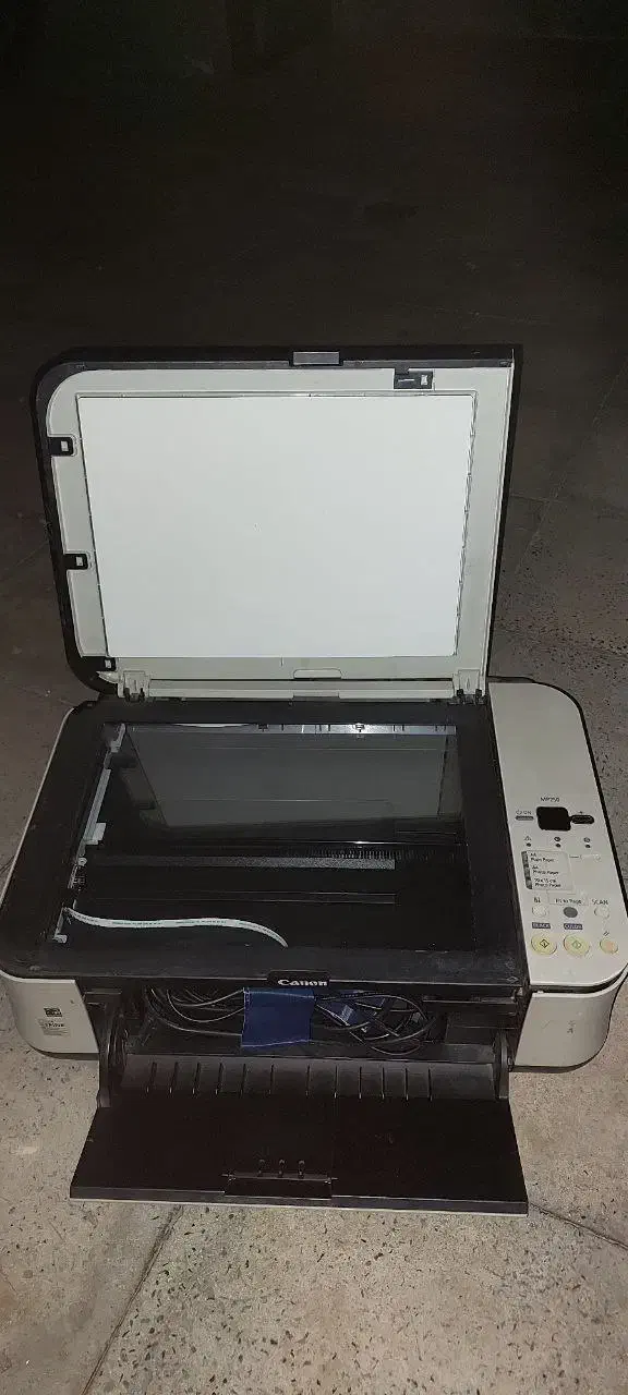 تعدادی اسپیکر، پرینتر و دستگاه گیرنده و ps|قطعات و لوازم جانبی رایانه|اندیشه, اندیشه فاز ۱|دیوار