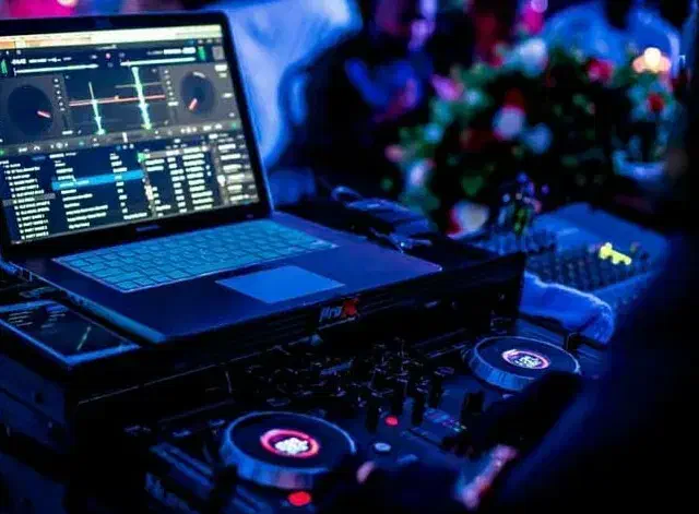 دی جی و موسیقی زنده بانو|خدمات پذیرایی، مراسم|تبریز, |دیوار