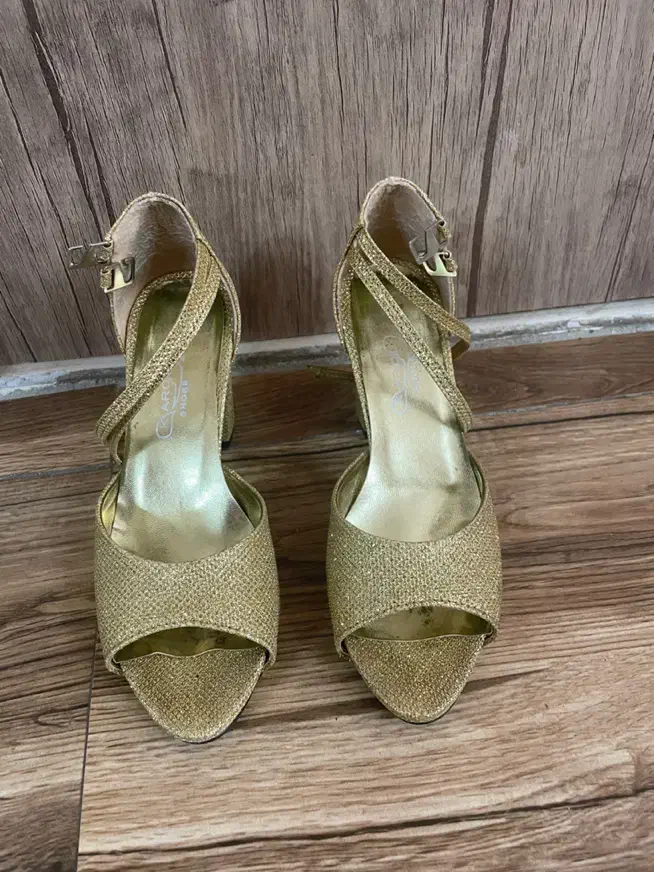 کفش مجلسی|کیف، کفش، کمربند|رشت, جانبازان|دیوار