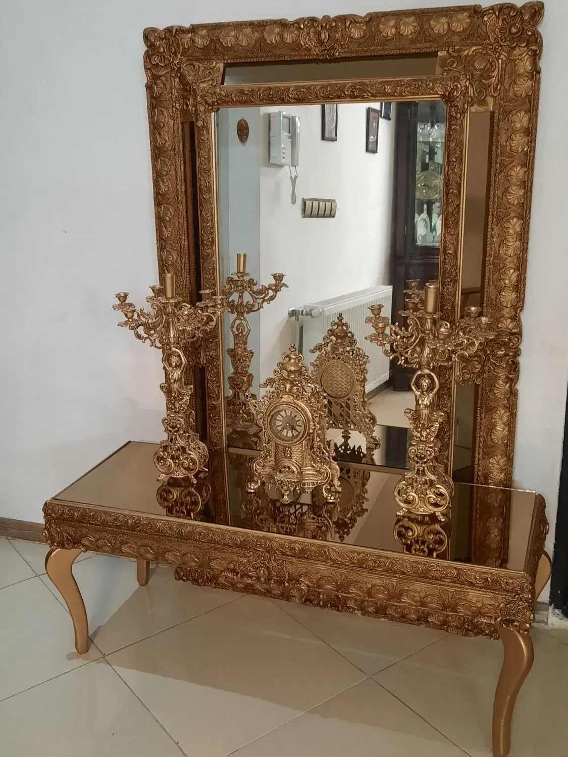 آینه وشمعدان|آینه|نیشابور, پاستور|دیوار