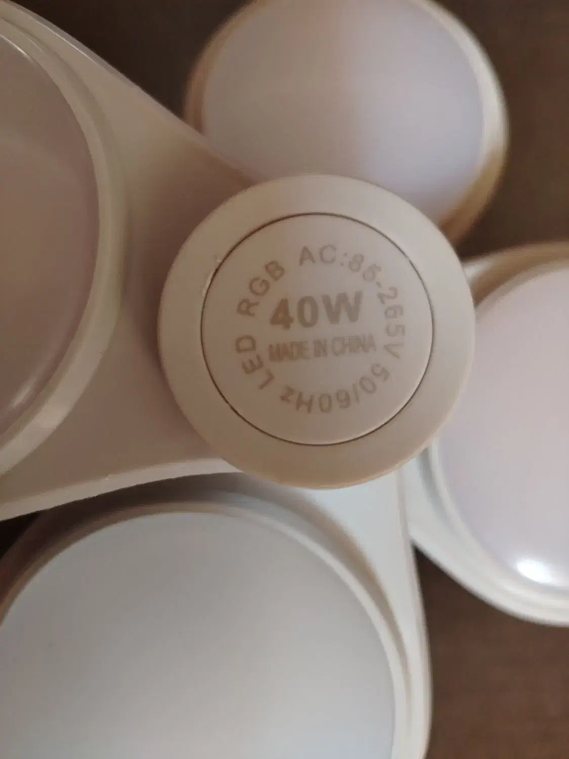 لامپ 4 رنگ|لامپ و چراغ|شاهینشهر, فردوسی|دیوار