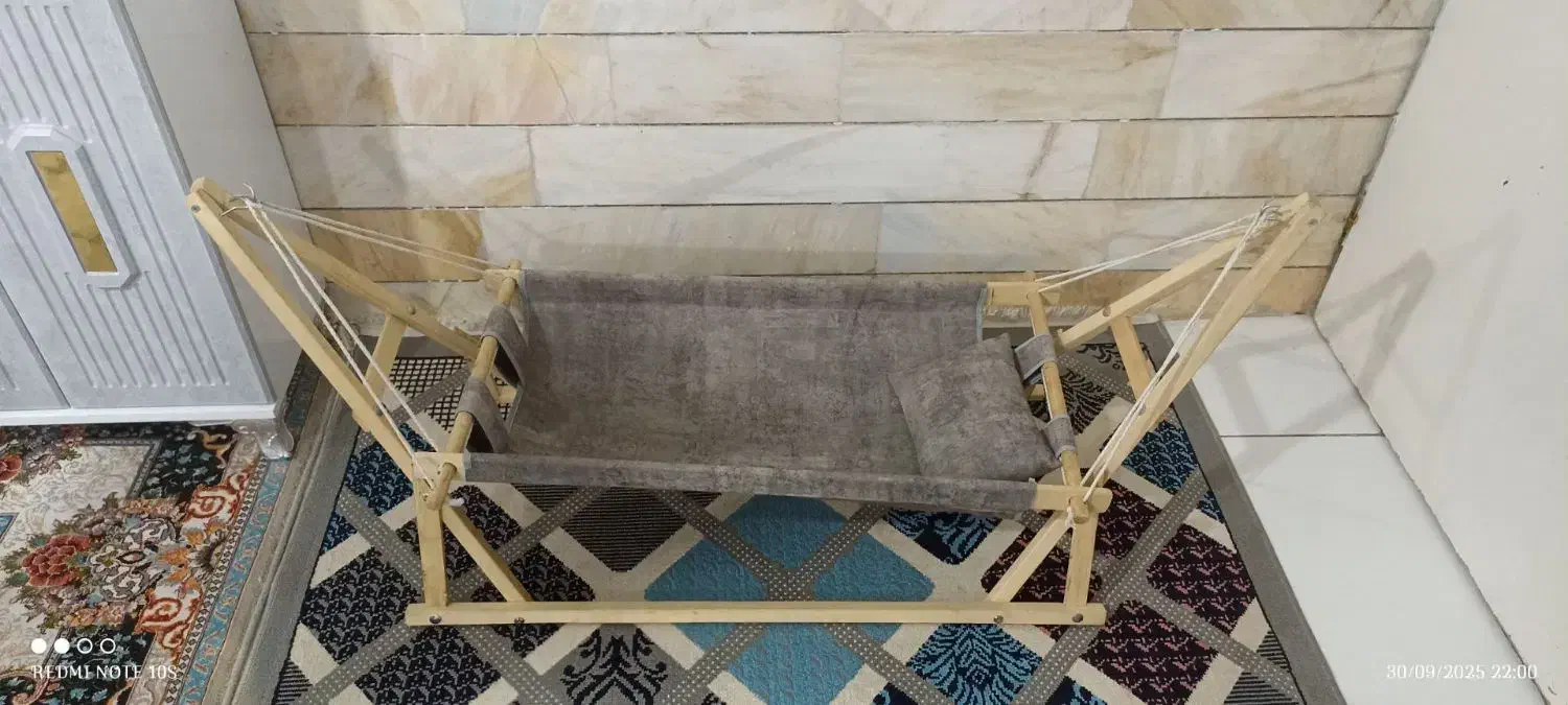 گهواره کلاسیک‌ چوبی|اسباب و اثاث بچه|قائن, |دیوار