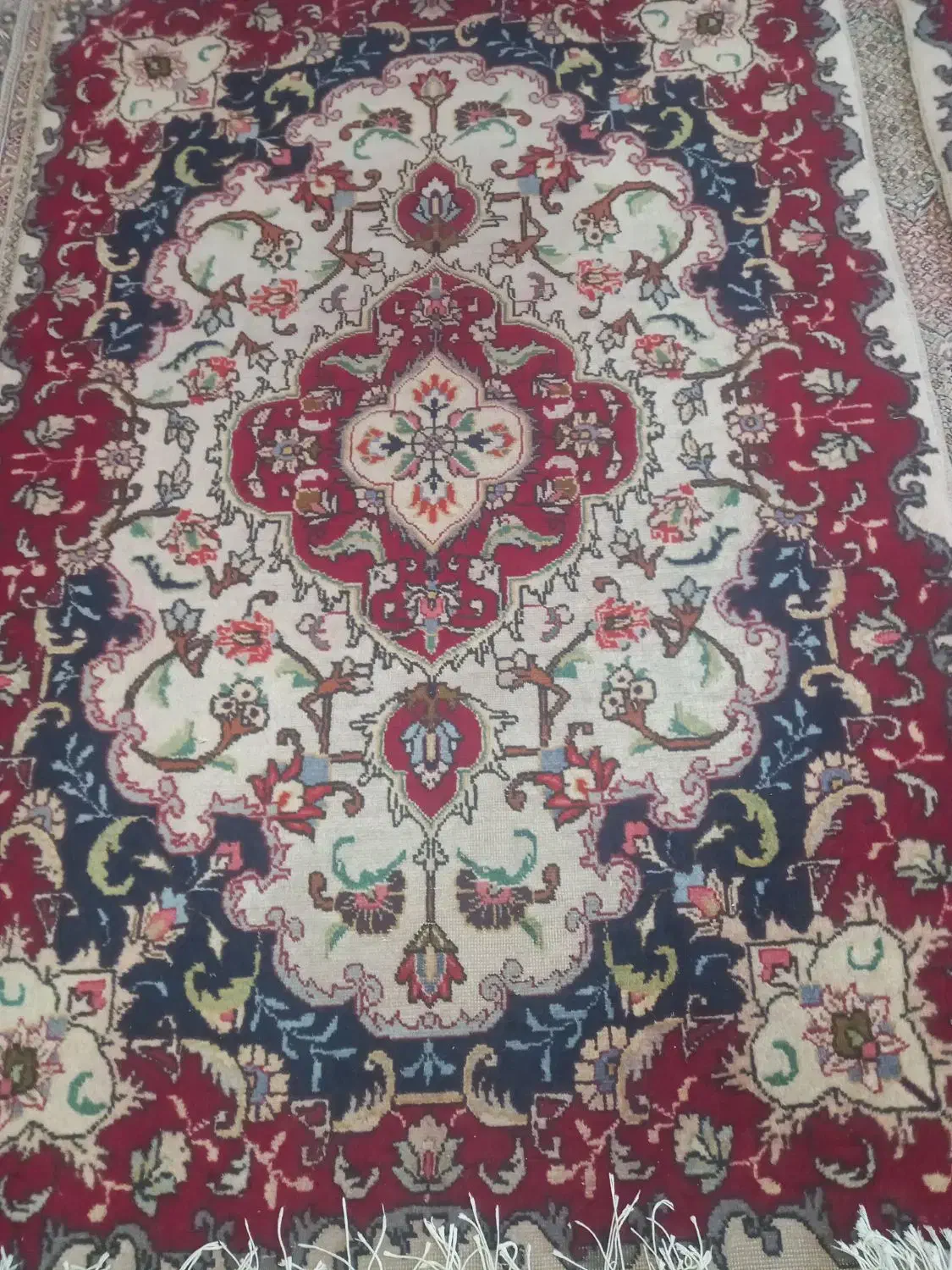 فرش قدیمی کناره یک جفت دستبافت|فرش|خسروشاه, |دیوار