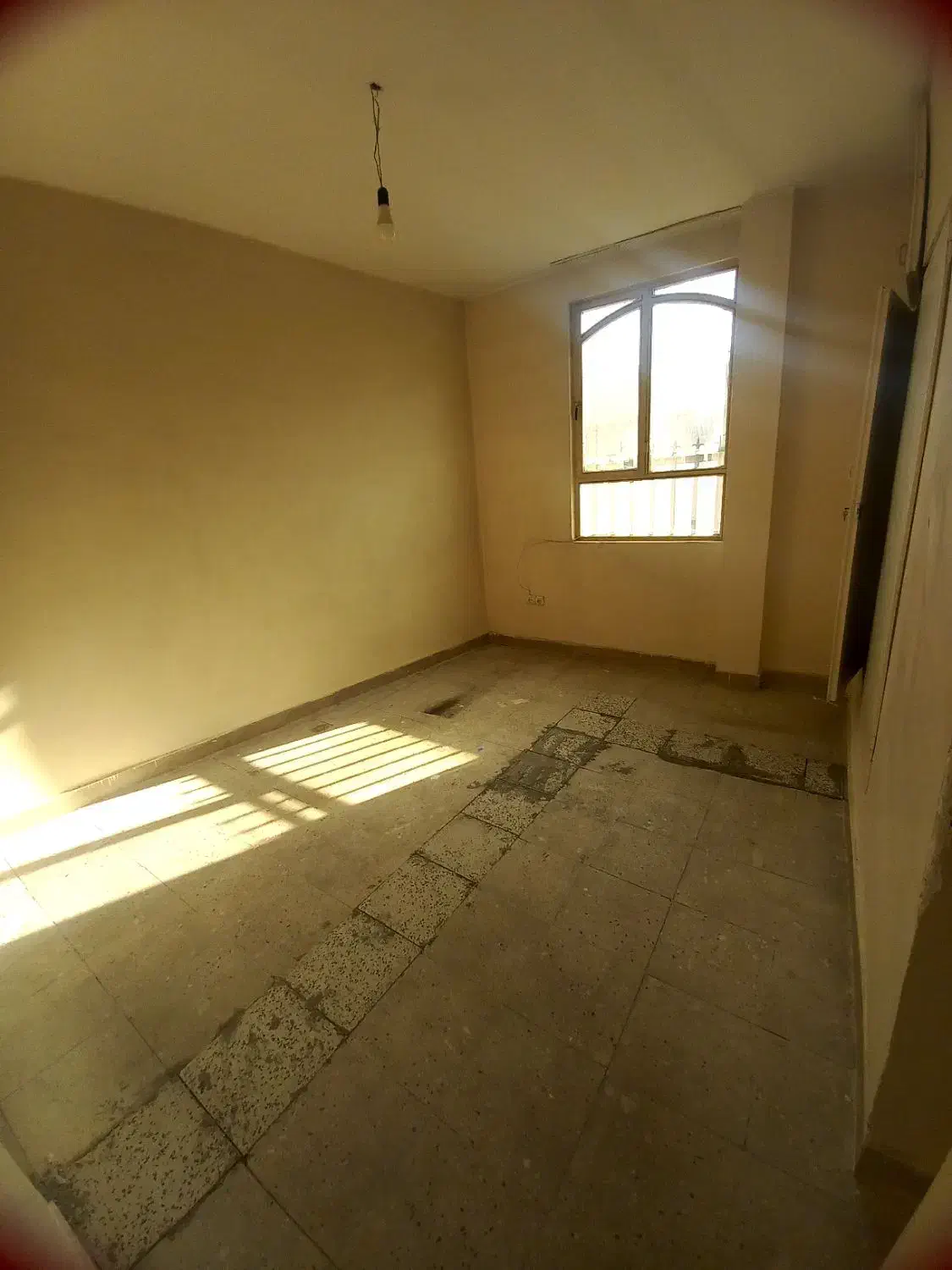 آپارتمان۶۰مترطبقه۴پارکینگدارخ کمیل چسبیده به مترو