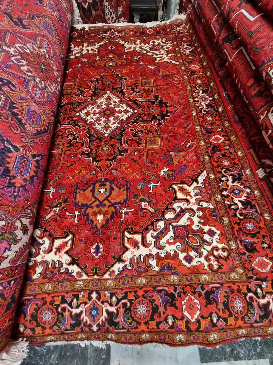 فرش های آنتیک درحد صفر|فرش|مراغه, |دیوار