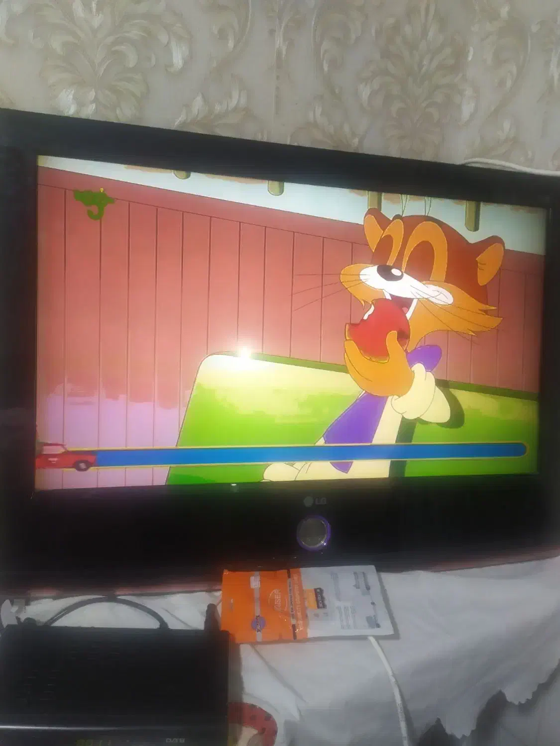 تلوزیون ۳۲اینچ فقط۴۵۰۰|تلویزیون و پروژکتور|قم, چهل اختران|دیوار