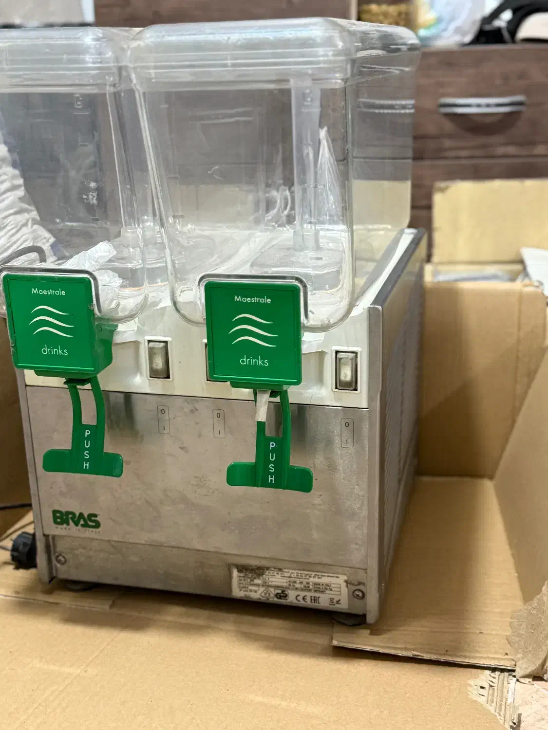 دستگاه یخ در بهشت و شربت سرد کن|کافیشاپ و رستوران|همدان, |دیوار