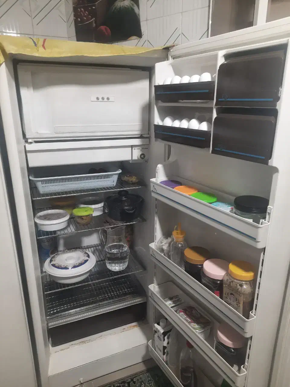 یخچال|یخچال و فریزر|قم, قلعه عموحسین|دیوار