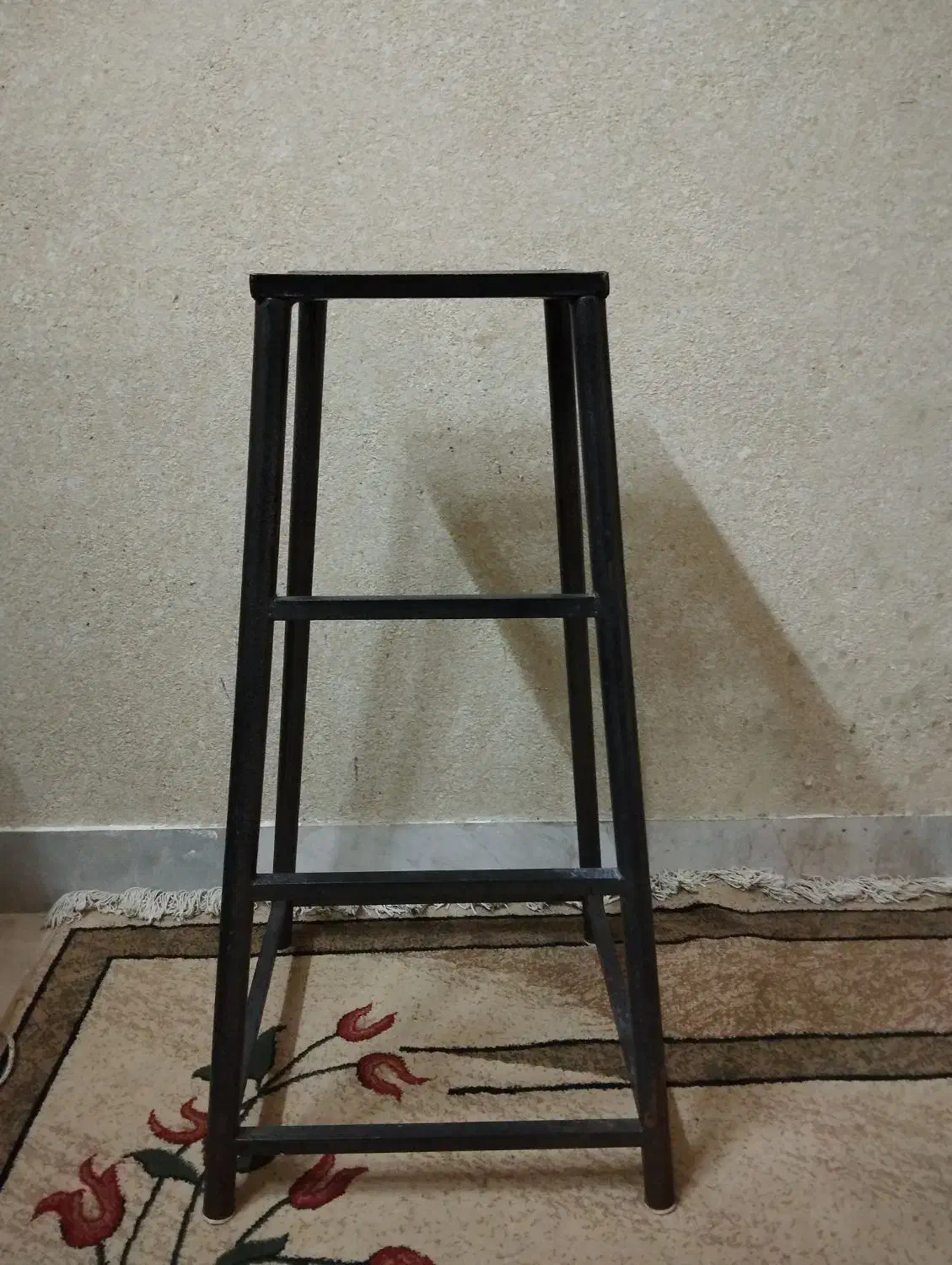 چهار پایه|صندلی و نیمکت|ساوه, |دیوار