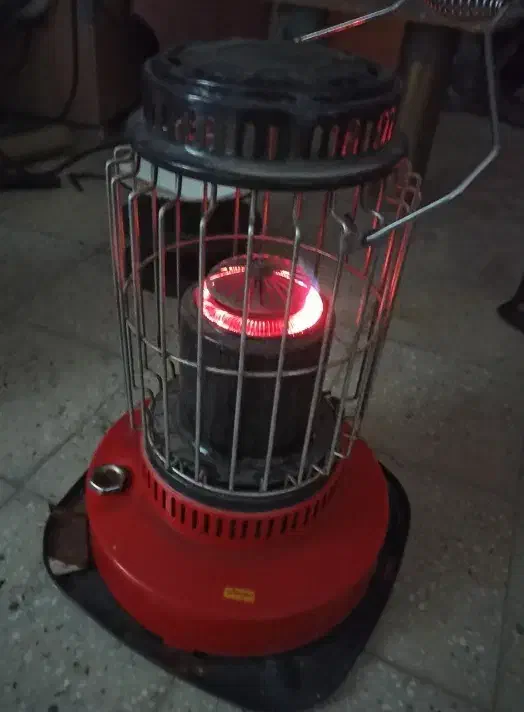 بخاری نفتی تویوتومی و اترا|بخاری، هیتر، شومینه|بروجن, |دیوار