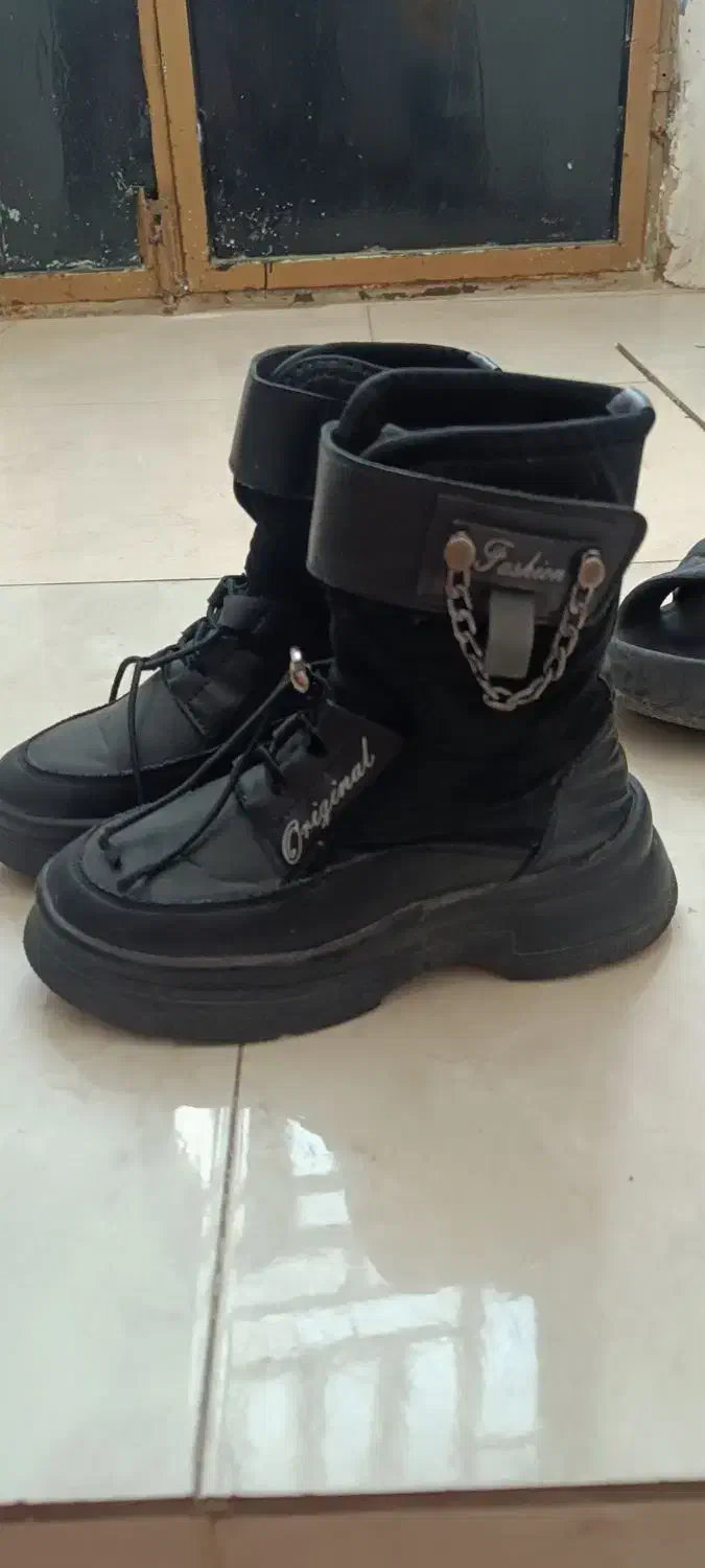 یه جفت پوتین نو شیک|کیف، کفش، کمربند|اسلام‌‌آباد غرب, |دیوار