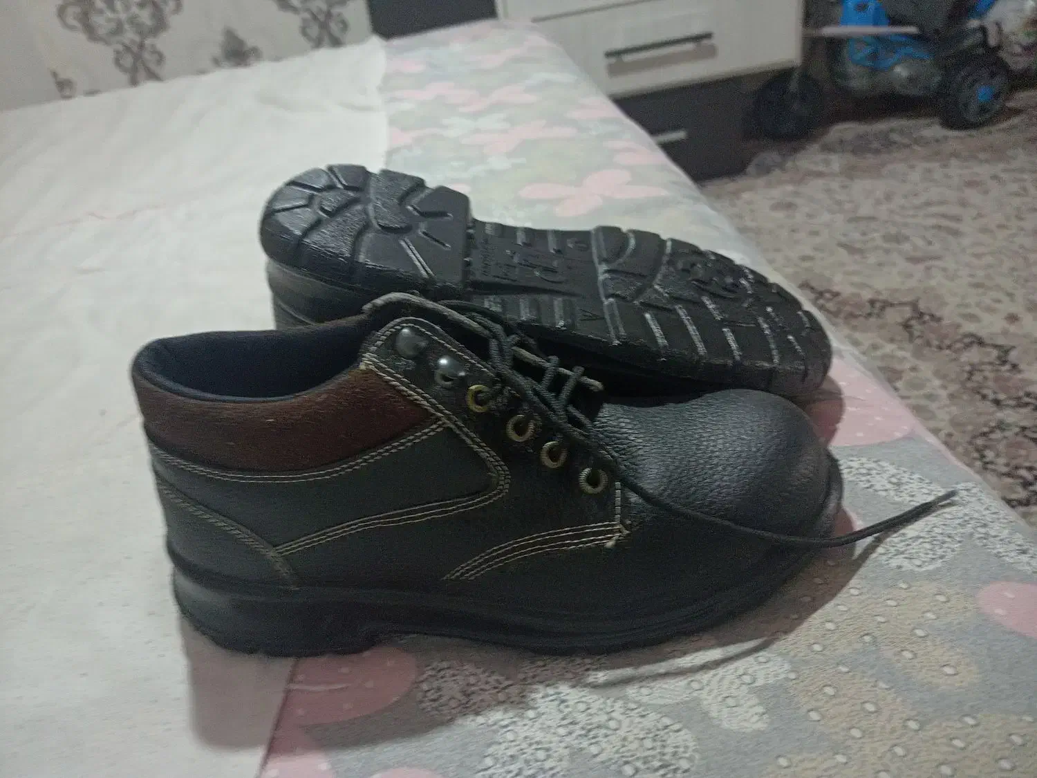 کفش ایمنی نو|کیف، کفش، کمربند|قروه, |دیوار