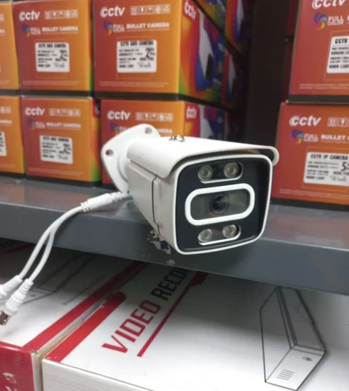 ۲عدد دوربین مداربسته میکرفون دار|دوربین مداربسته|سراب, |دیوار