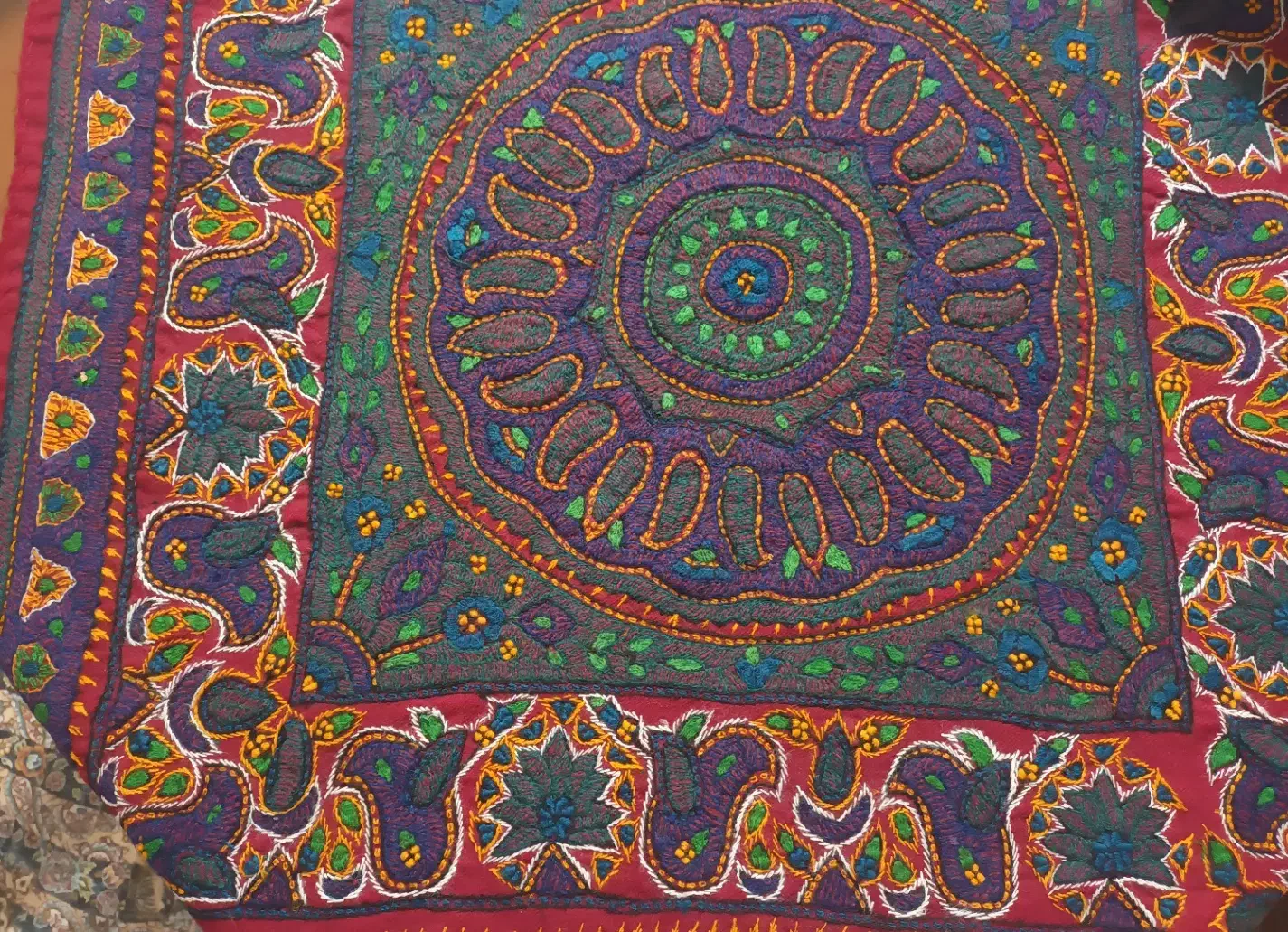 رومیزی پته|صنایع دستی و سایر لوازم تزئینی|قم, سنگ بند|دیوار