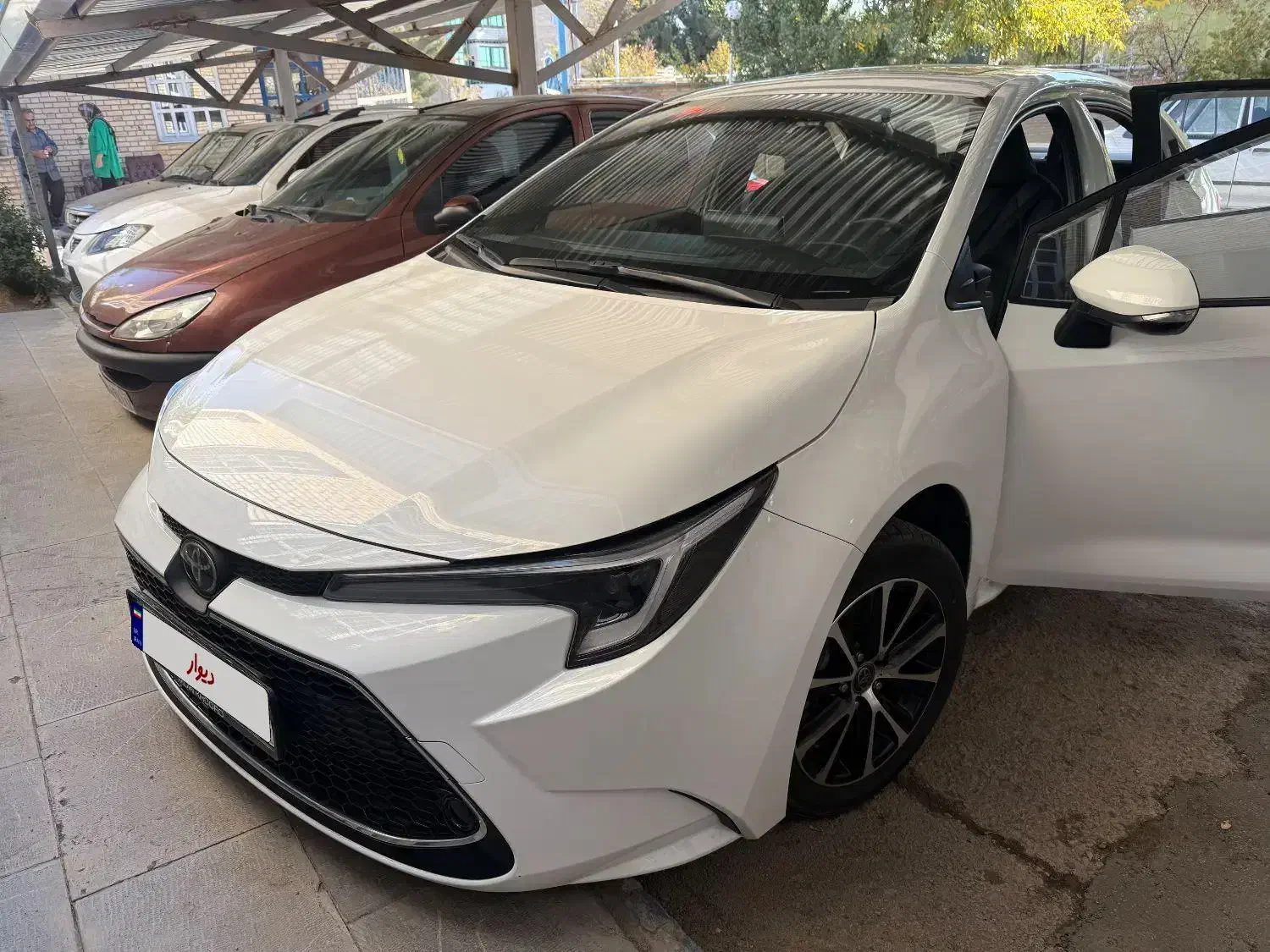 تویوتا لوین بنزینی ۲۰۲۳|خودرو سواری و وانت|تهران, جماران (نیاوران)|دیوار