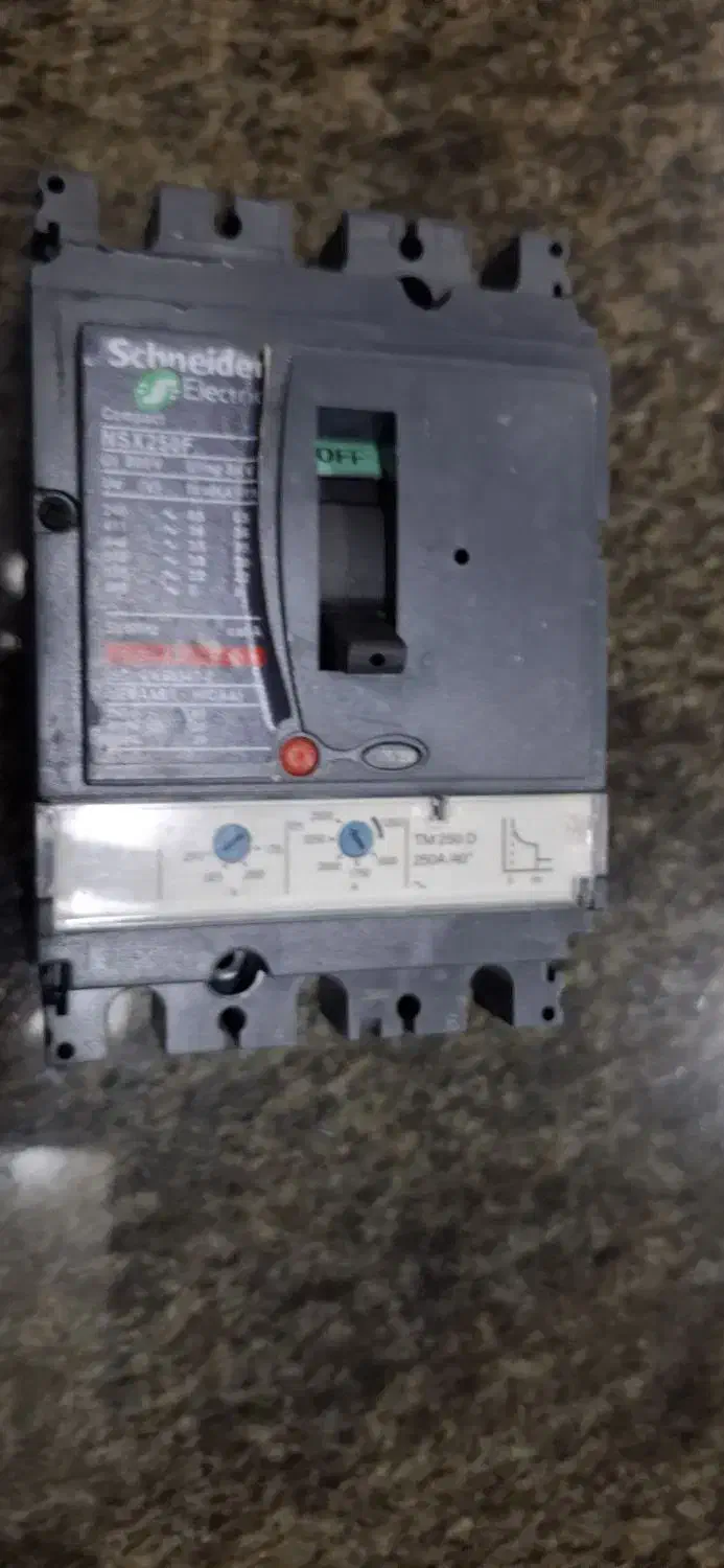 کلید اتوماتیک قابل تنظیم ۲۵۰ امپر|ماشین‌آلات صنعتی|خرمدره, |دیوار