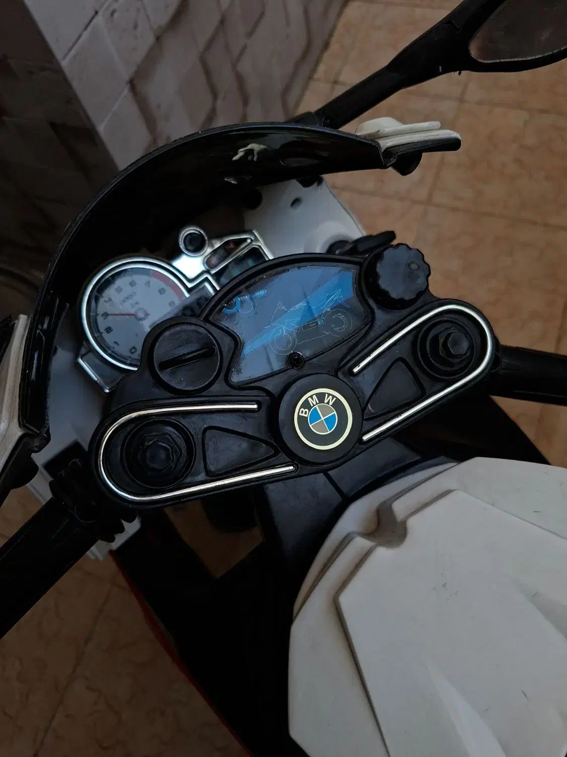 موتور شارژی|اسباب‌‌بازی|ری, جوانمرد قصاب|دیوار