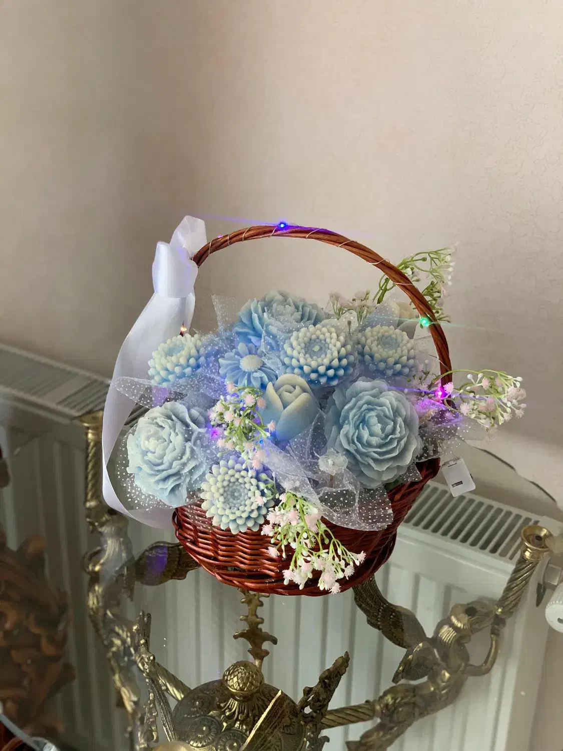 یک سبد گل|ریسه و چراغ تزئینی|شیراز, درکی|دیوار