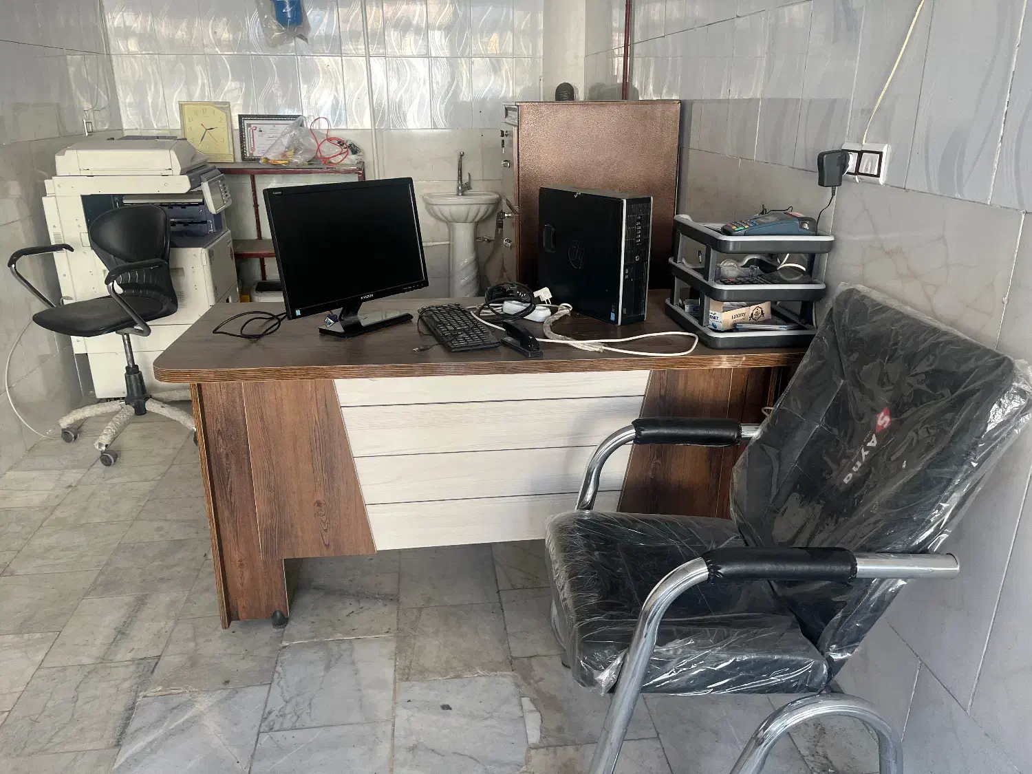 صندلی اداری|مبلمان اداری|نیشابور, گنبد سبز|دیوار