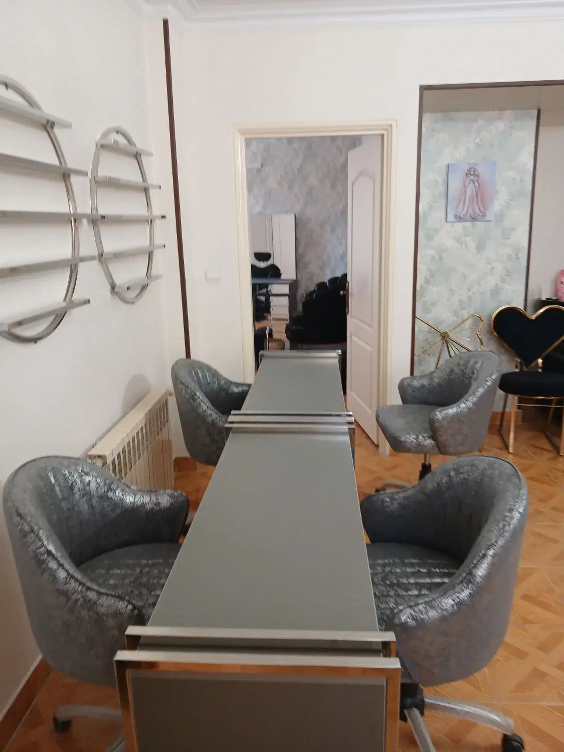 فروش فوری زیر قیمت کلیه لوازم سالن نوعه نوعه|آرایشگاه و سالن‌های زیبایی|تهران, فلسطین (میدان انقلاب)|دیوار