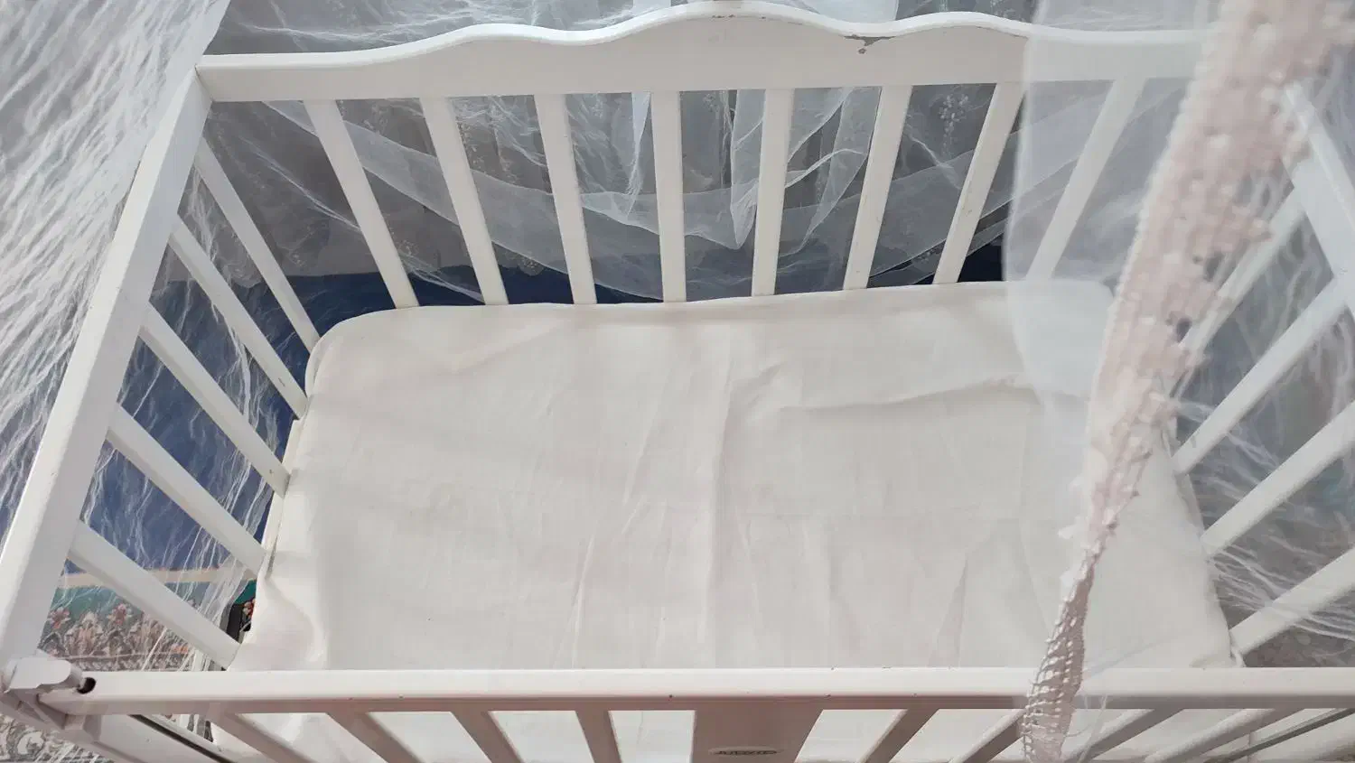 تخت گهواره ای|تخت و صندلی بچه|خزل, |دیوار