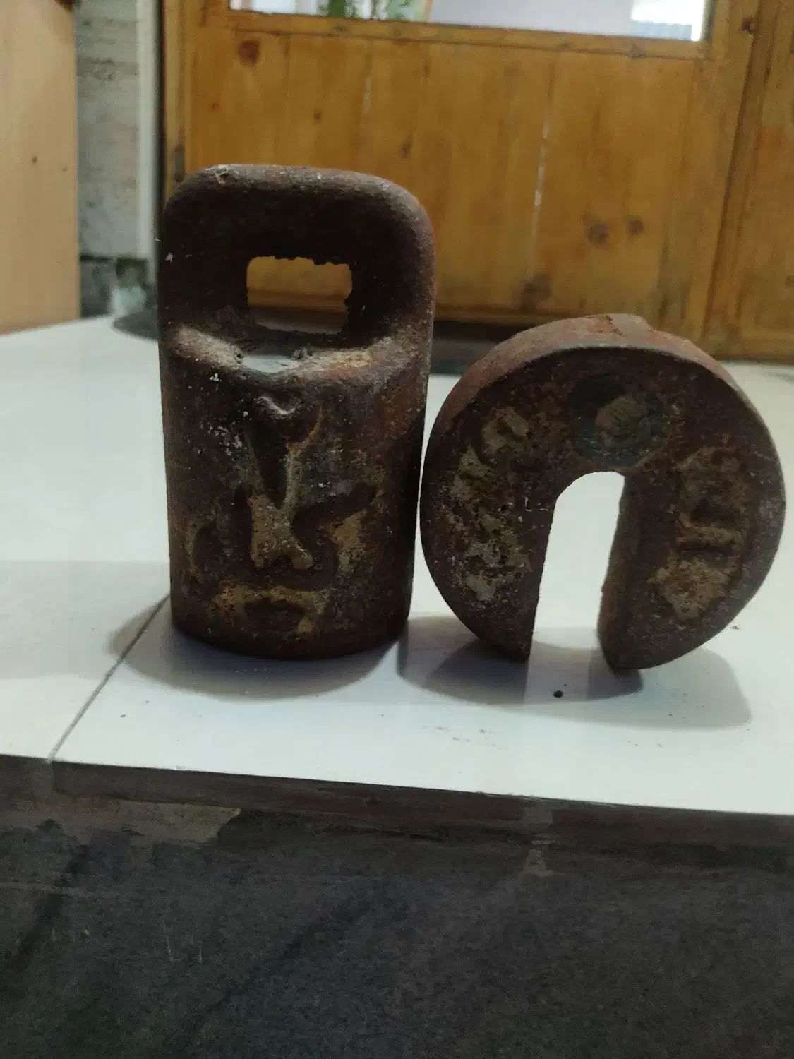 دو عدد سنگ ترازو|فروشگاه و مغازه|سیاخ دارنگون, |دیوار