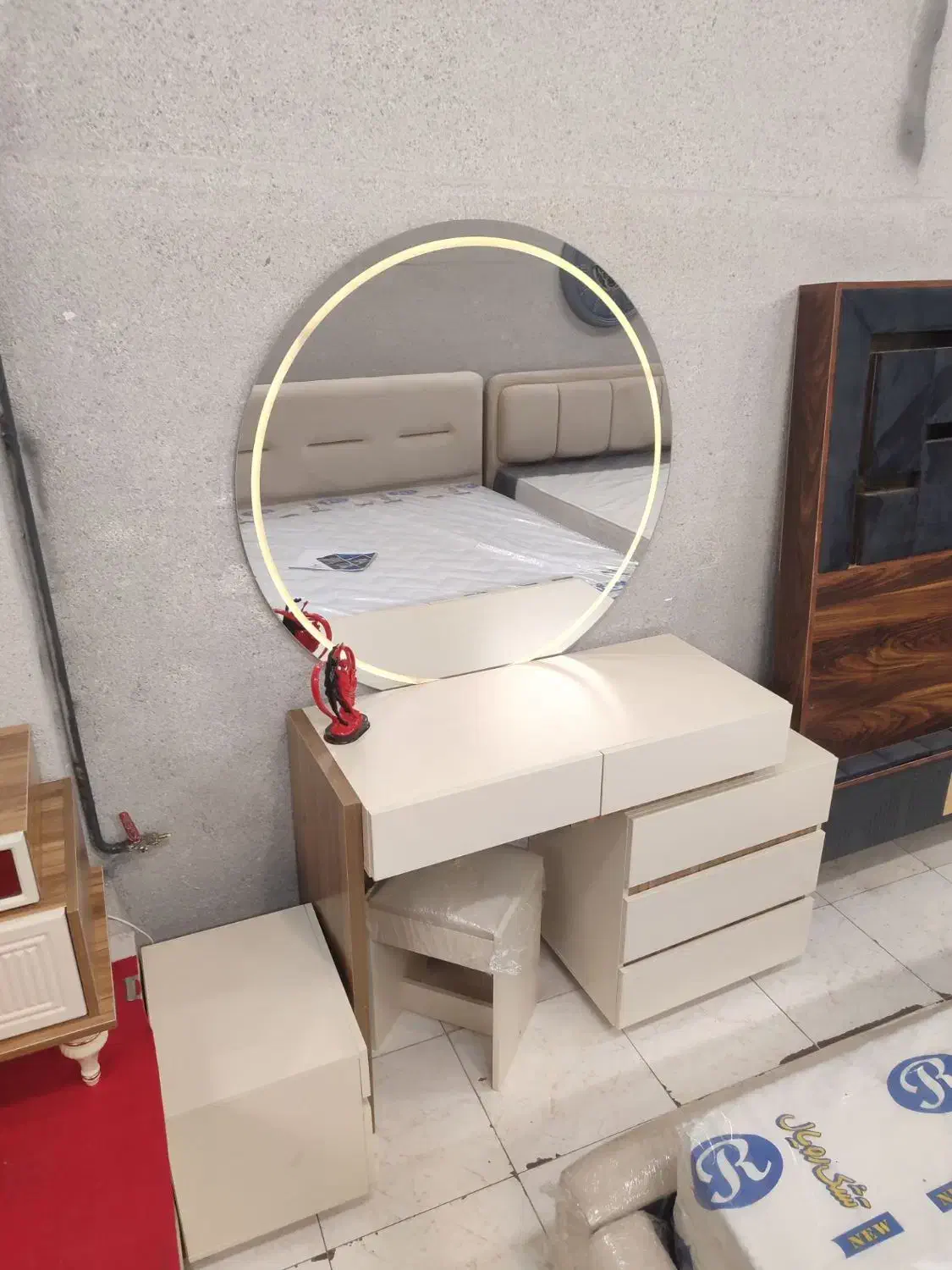 میز لوازم ارایش|مبلمان خانگی و میز عسلی|پیشوا, |دیوار