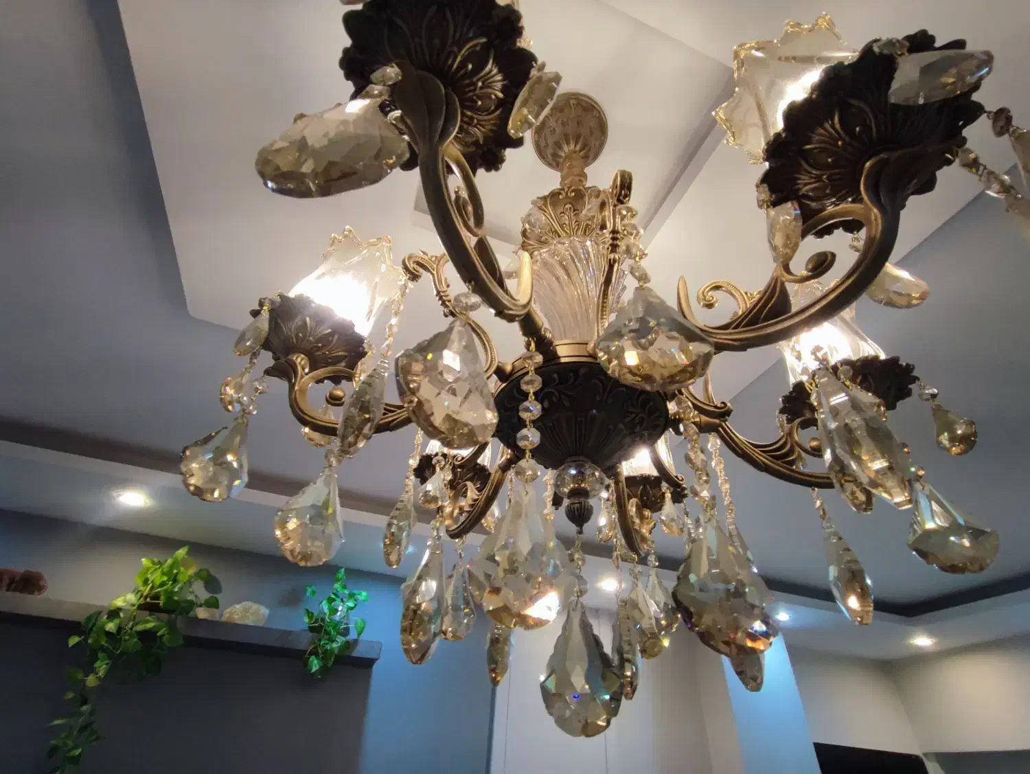 لوستر  برنجی|لوستر و چراغ آویز|اصفهان, باغ فدک|دیوار