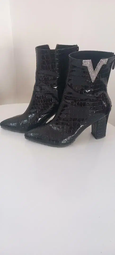 4 جفت کفش سایز 37 فقط یک میلیون تومان|کیف، کفش، کمربند|بناب, |دیوار