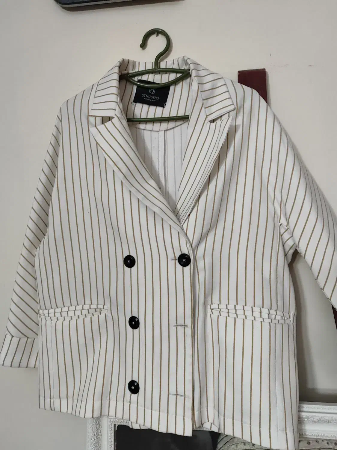 کت تک|لباس|پردیس, فاز ۵|دیوار