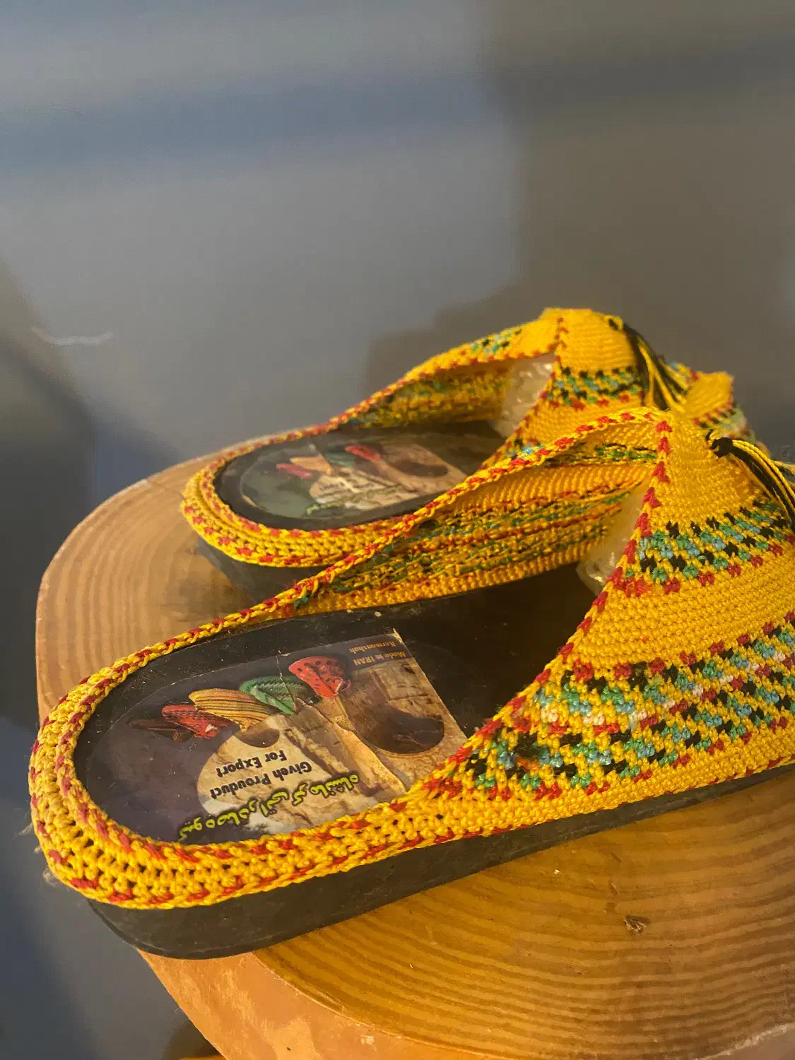 گیوه|کیف، کفش، کمربند|لاهیجان, کوی خزر|دیوار