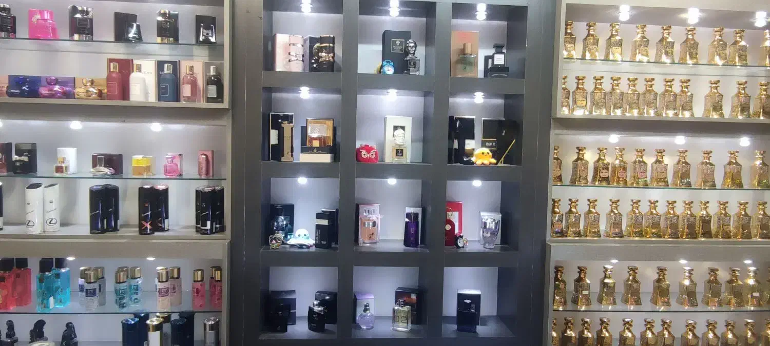 راهنمایی در مورد فرشنده خانم برای مغازه|فعالیت داوطلبانه|اصفهان, باغ زرشک|دیوار