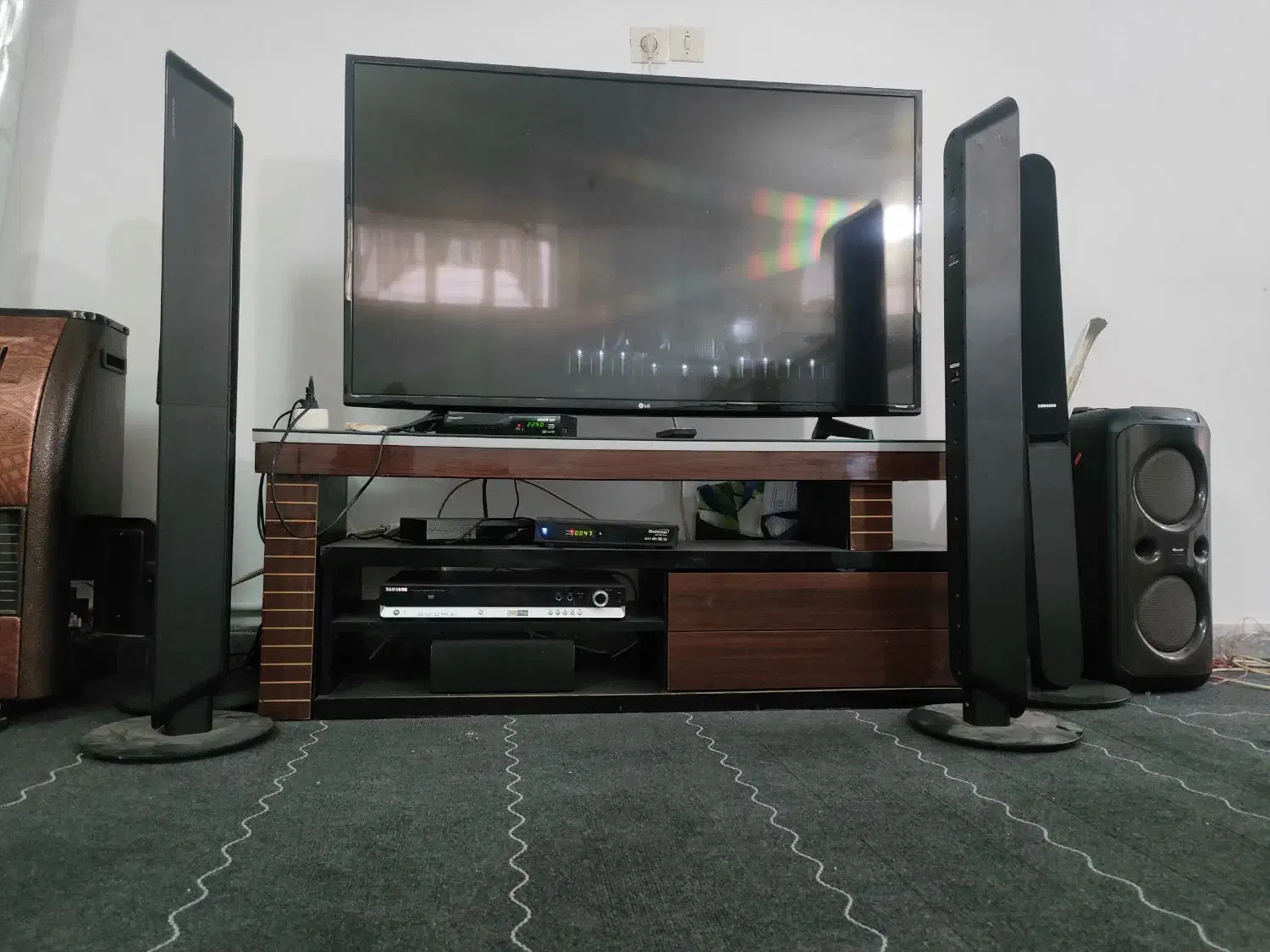 زیر تلویزیونی|میز تلویزیون|محمدشهر, محمدشهر|دیوار