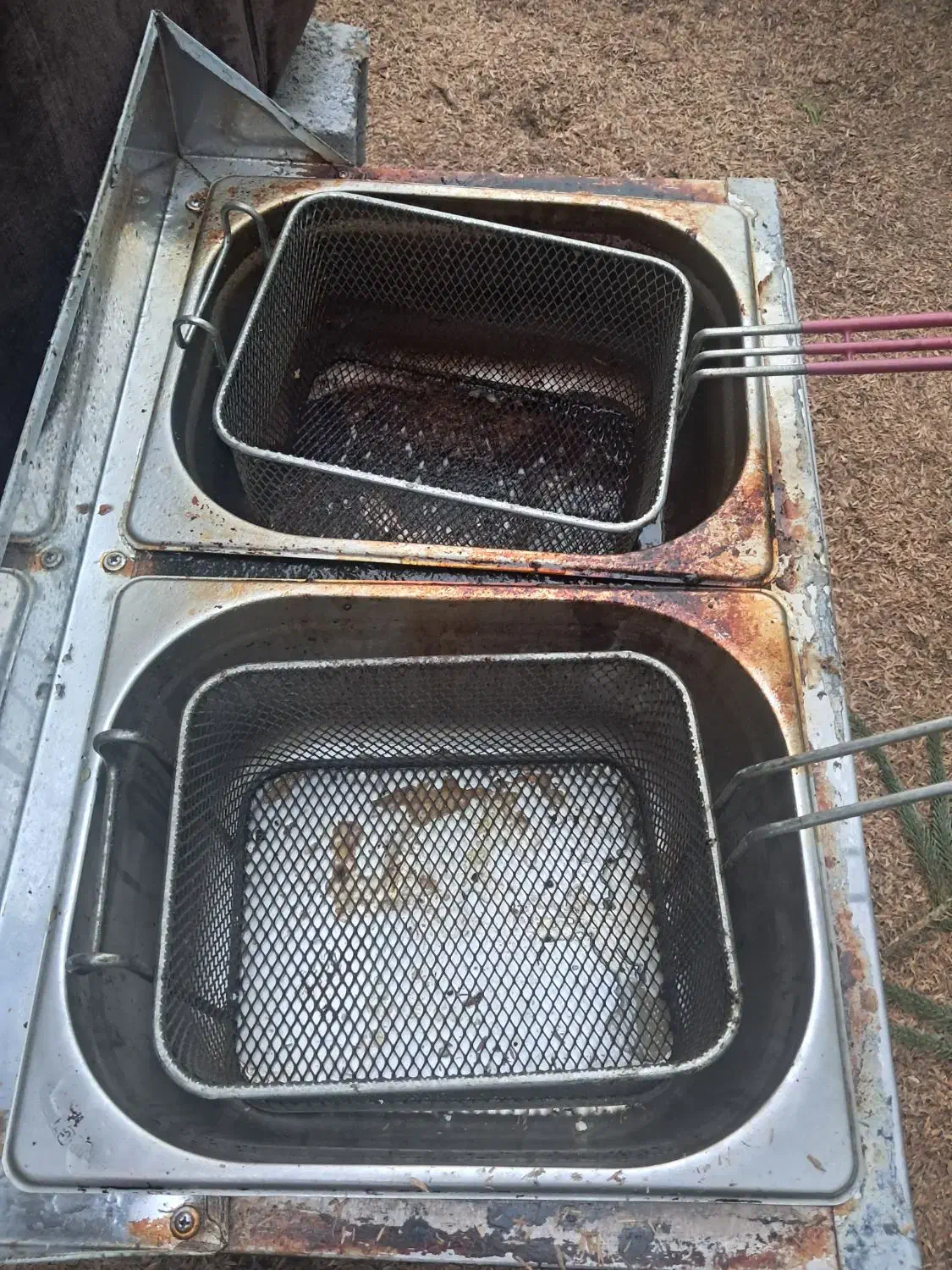 سرخ کن|کافی‌شاپ و رستوران|چمستان, |دیوار