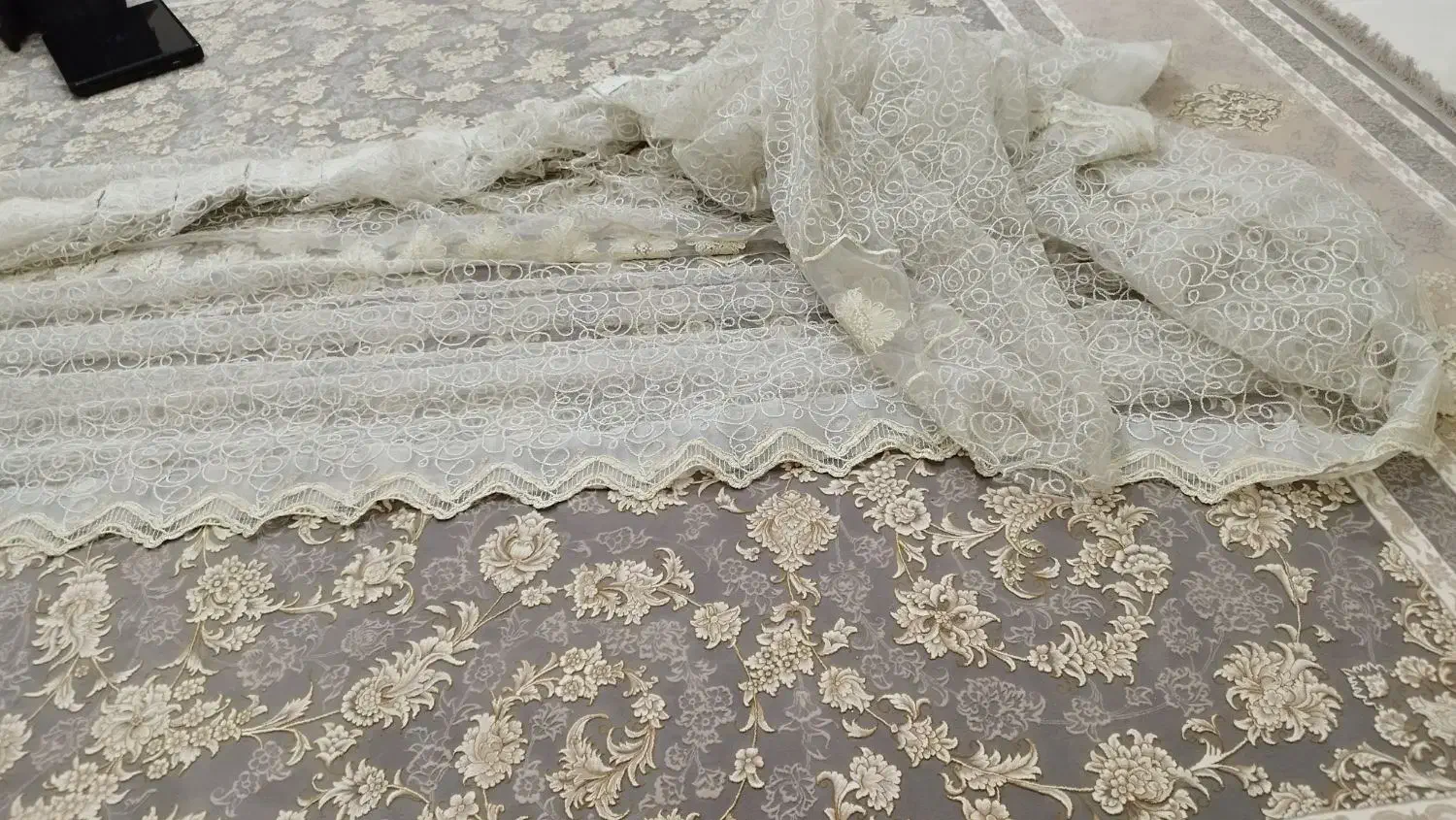 پرده|پرده، رانر، رومیزی|پیشوا, |دیوار