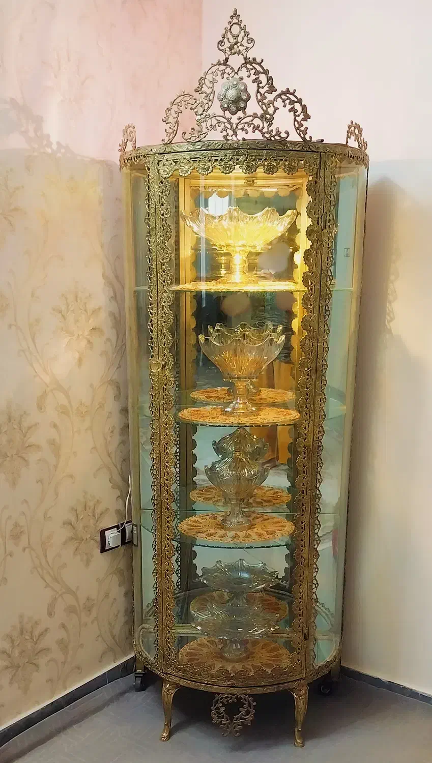 بوفه و میز تلوزیون و ساعت برنجی برنز|بوفه، ویترین، کنسول|نسیم‌شهر, |دیوار