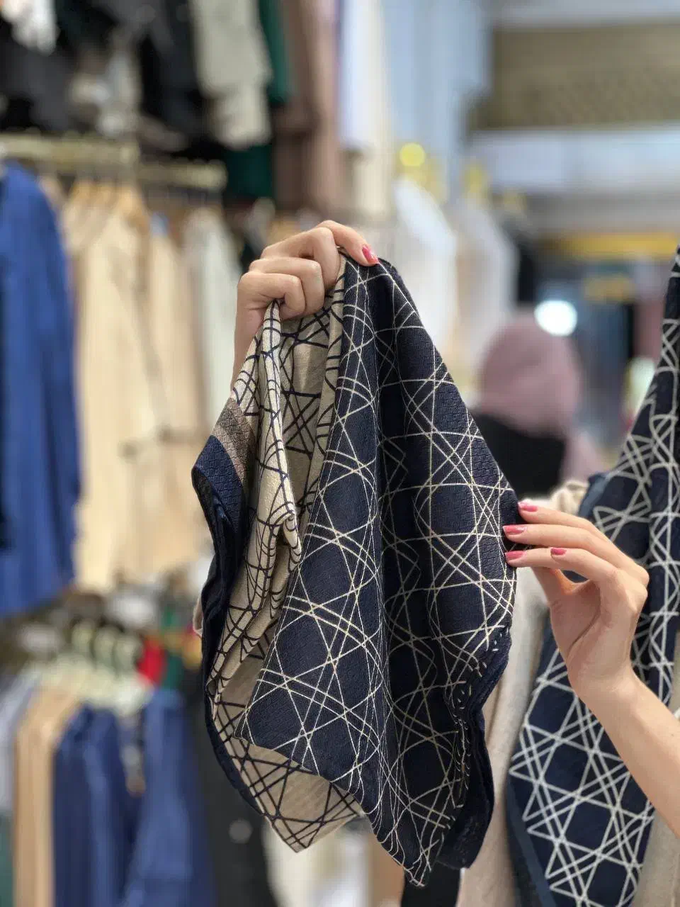 روسری نخی قواره ۱۰۰ با طرحبندی و رنگبندی متنوع|لباس|زنجان, |دیوار