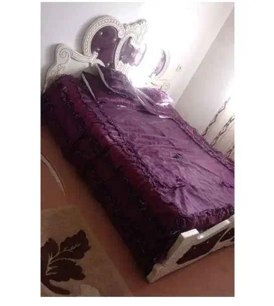 تخت دونفره سالم زیبا|تخت و سرویس خواب|نجفآباد, گلدشت|دیوار