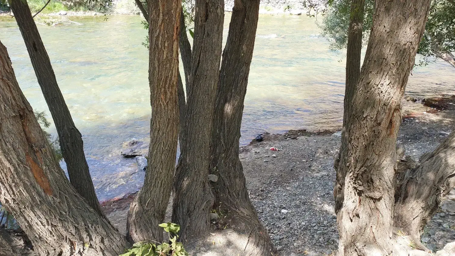 باغ 300متری لب آب|فروش زمین و ملک کلنگی|زاینده رود, |دیوار