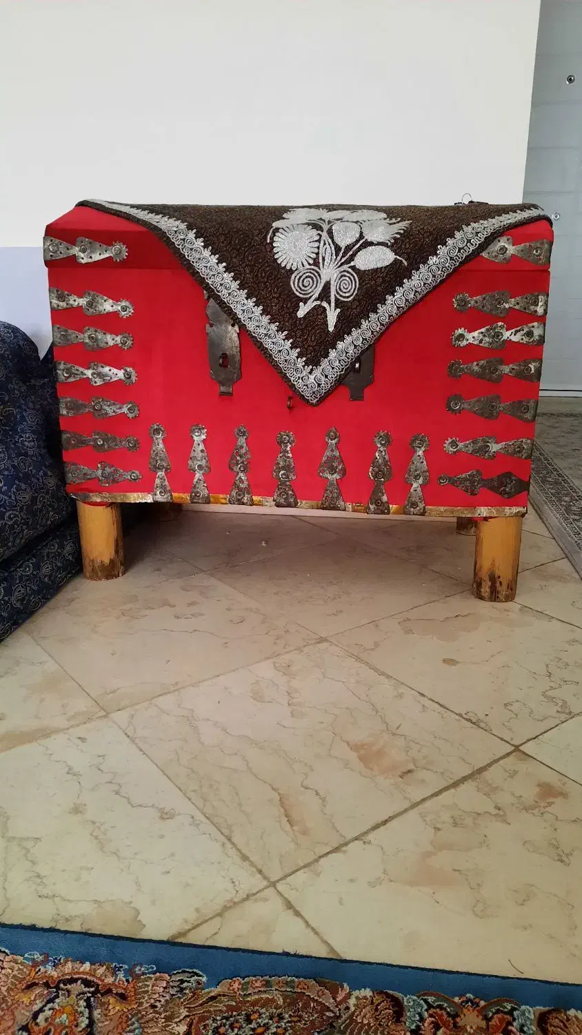 شاه‌نشین باصندوق قدیمی|پشتی|همدان, |دیوار