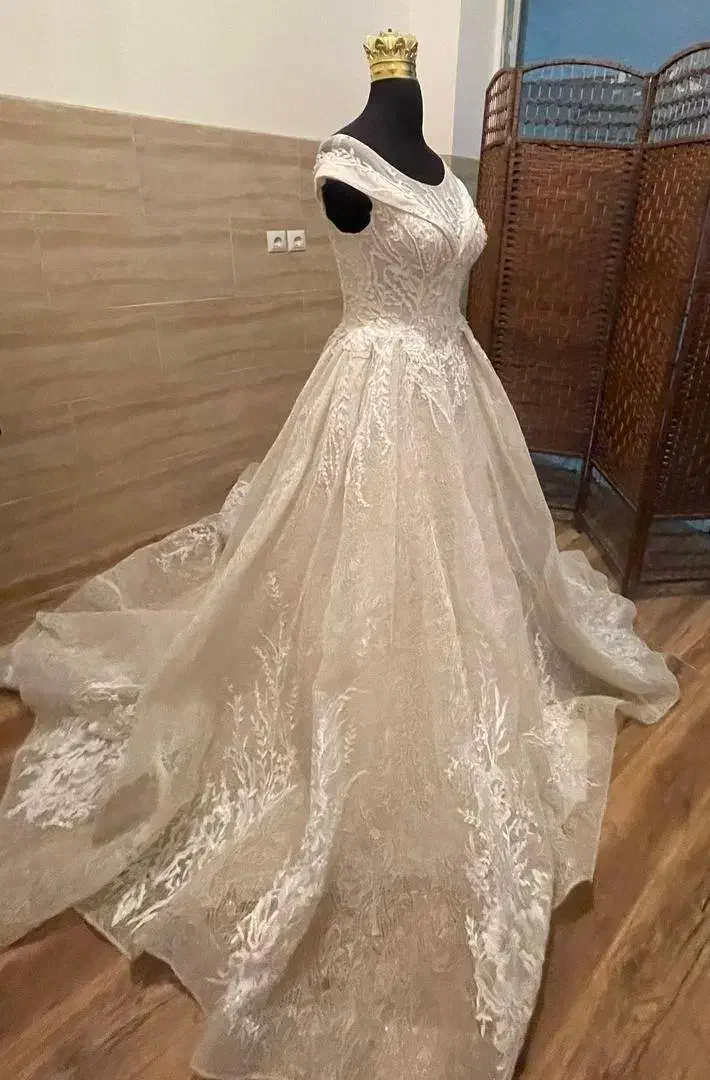 لباس عروس سنگ کاری شده|لباس|رضوانشهر, |دیوار