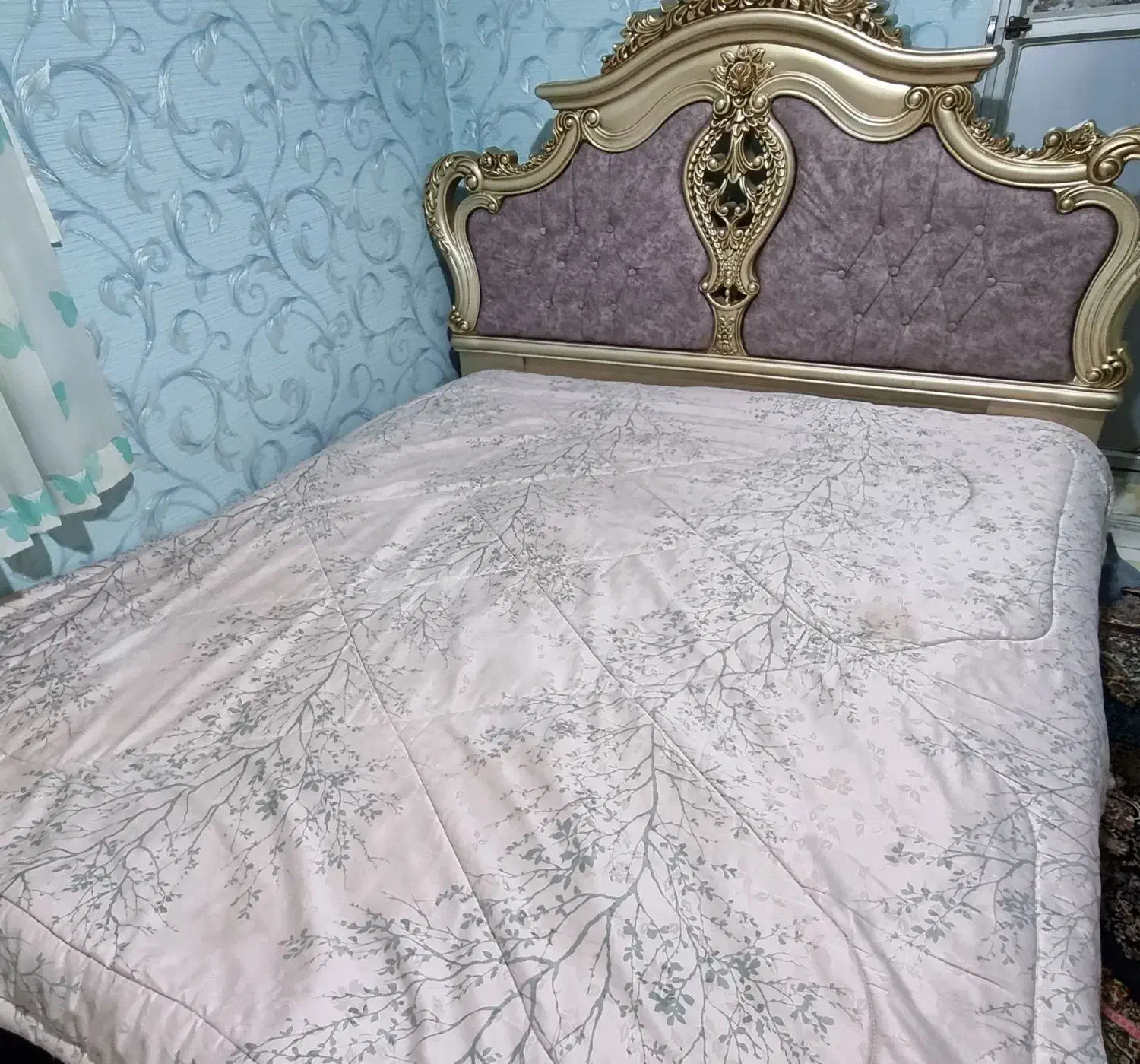 تخت خواب دو نفره با تشک ، دلاور،آینه و ۲عدد پاتختی|تخت و سرویس خواب|بومهن, |دیوار