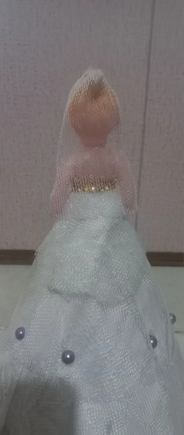 عروسک عروس|اسباب‌‌بازی|قم, باغ کرباسی|دیوار