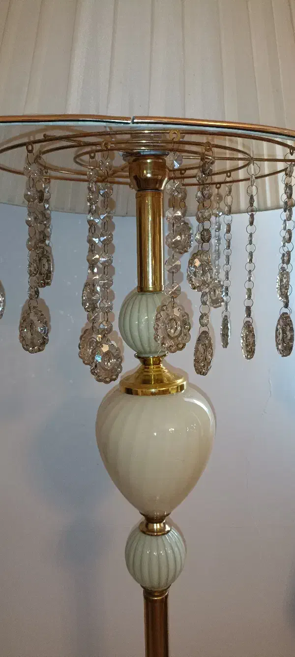 آباژور شیک سالم فروش وسایل به علت تغییر دیزاین|چراغ خواب و آباژور|ورامین, شهرک ولیعصر|دیوار