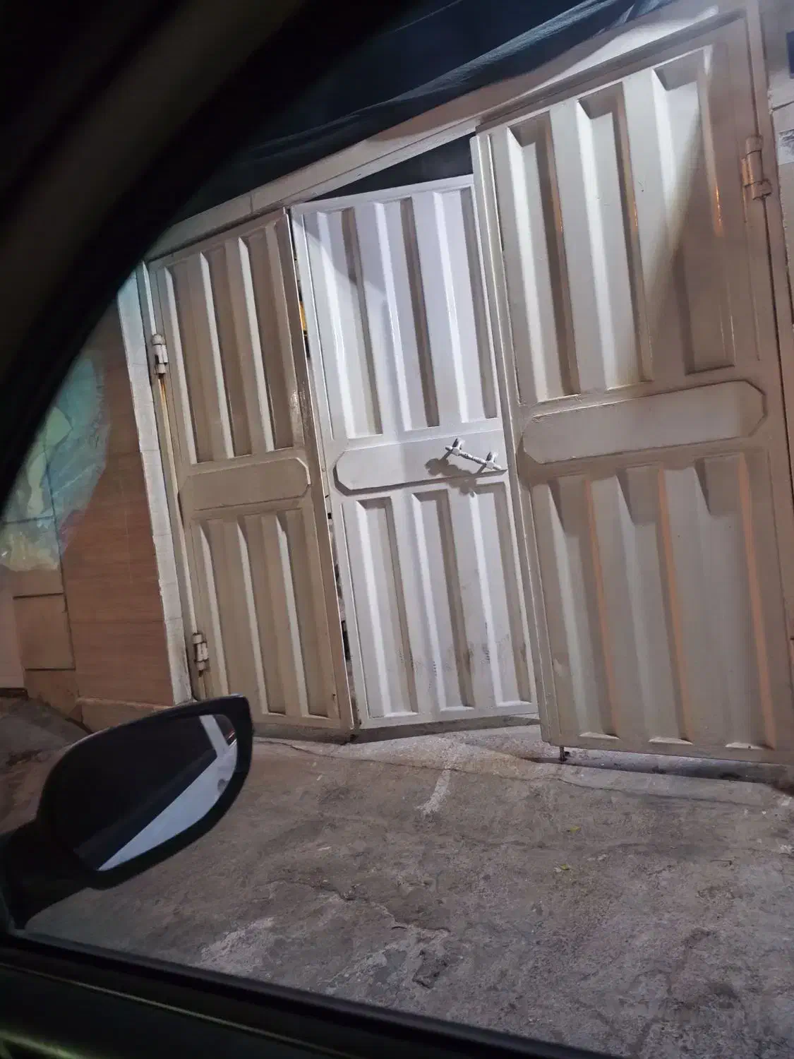 درب حیاط آهنی رنگ سفید|مصالح و تجهیزات ساختمان|بوشهر, |دیوار