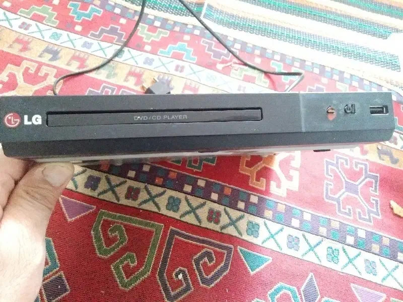 یک دستگاه دی وی دی ال جی درحدیواس بی خور|پخش‌کننده DVD و ویدیو|نسیم‌شهر, |دیوار