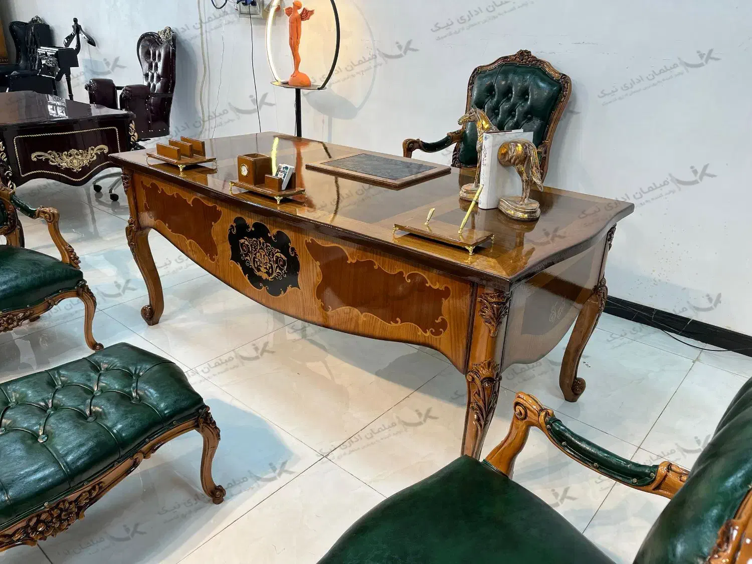 میز کلاسیک چوبی با طراحی خاص ایتالیایی|دفتر کار|تهران, شهرک ولیعصر جنوبی|دیوار